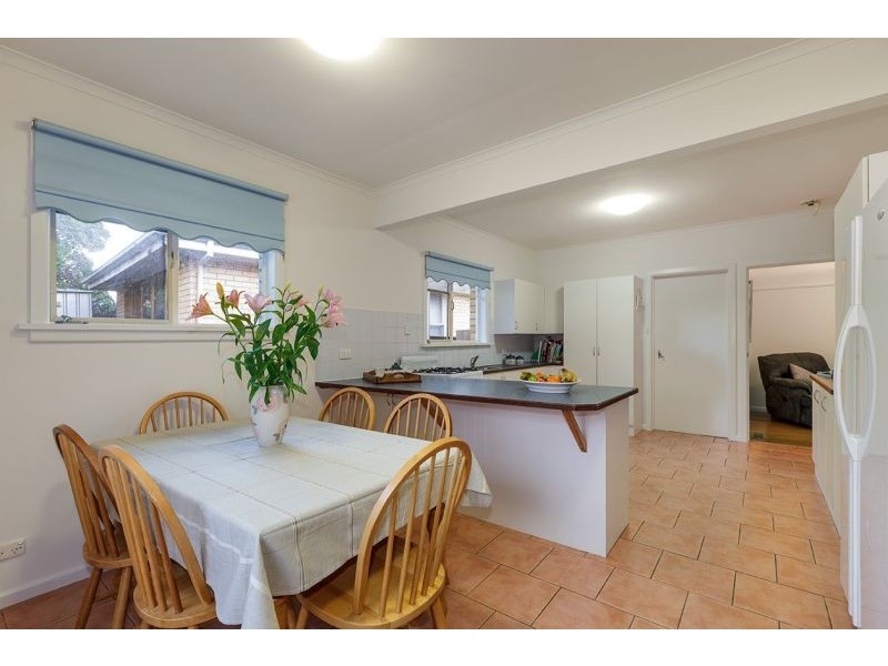 20 Hampshire Road, Forest Hill VIC 3131