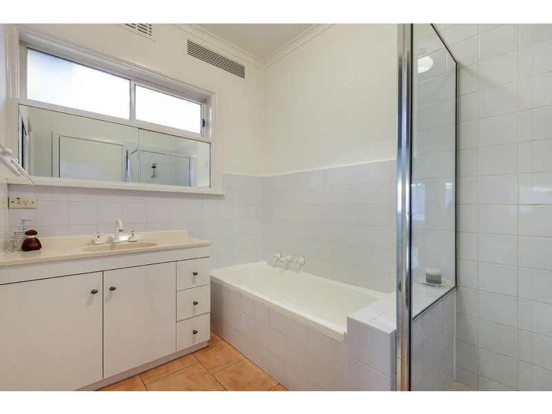 20 Hampshire Road, Forest Hill VIC 3131