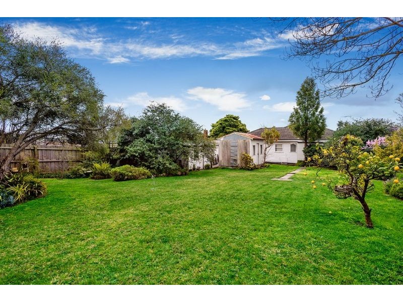 4 Summit Road, Burwood VIC 3125