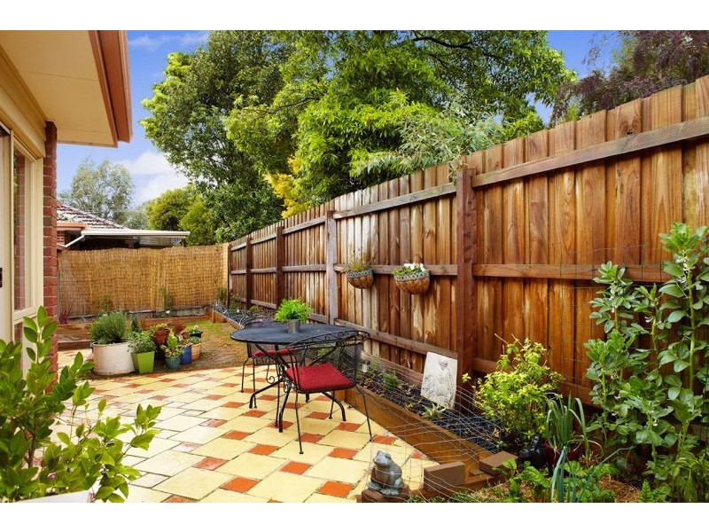 2/6 Baldwin Road, Blackburn VIC 3130