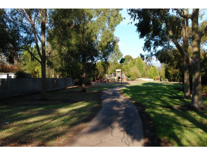 33 Dobell Street, Blackburn South VIC 3130