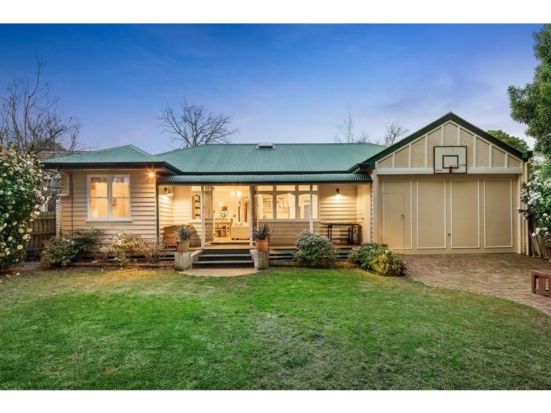 22 Rosstrevor Crescent, Mitcham VIC 3132