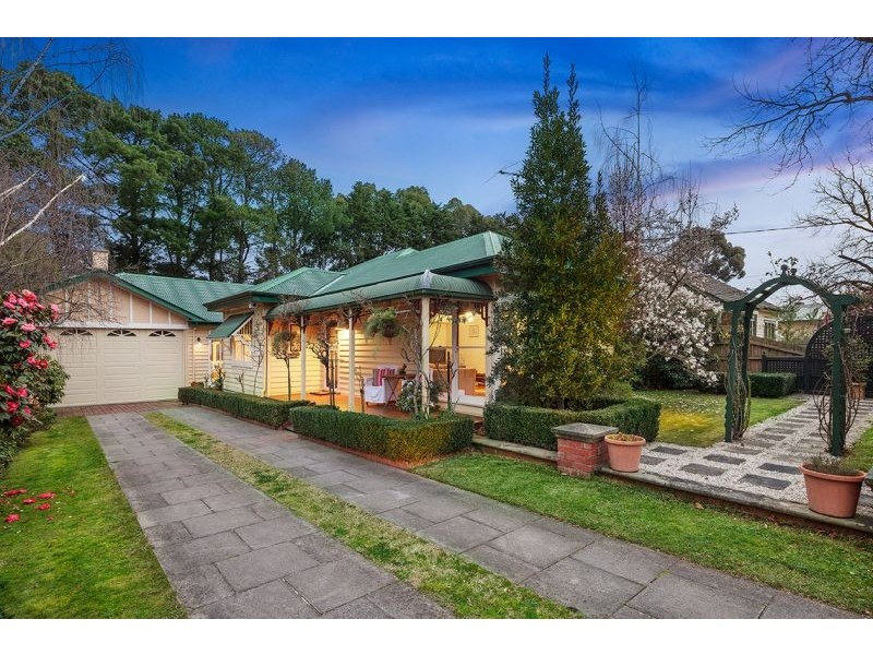 22 Rosstrevor Crescent, Mitcham VIC 3132