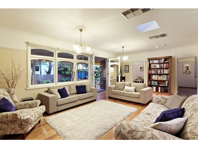 22 Rosstrevor Crescent, Mitcham VIC 3132