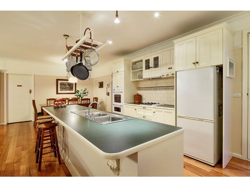 22 Rosstrevor Crescent, Mitcham VIC 3132