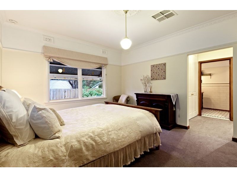 22 Rosstrevor Crescent, Mitcham VIC 3132