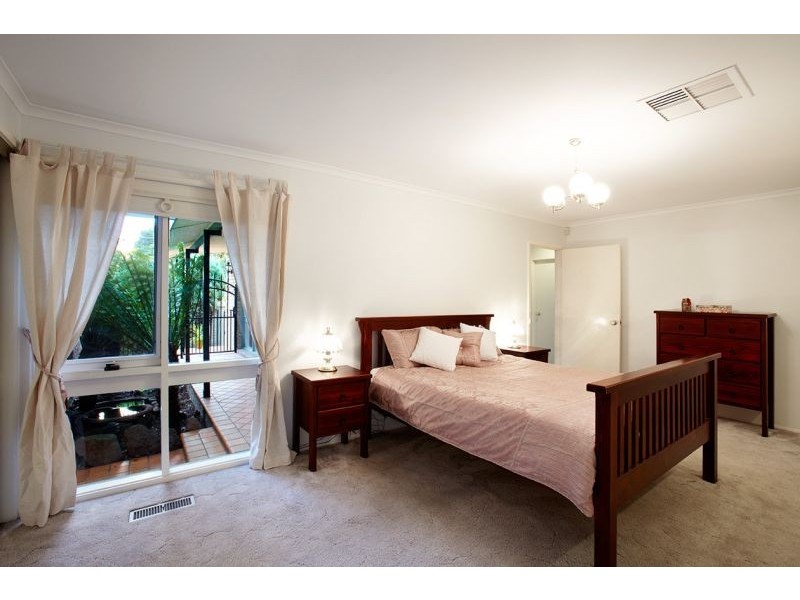 267 Mahoneys Road, Forest Hill VIC 3131
