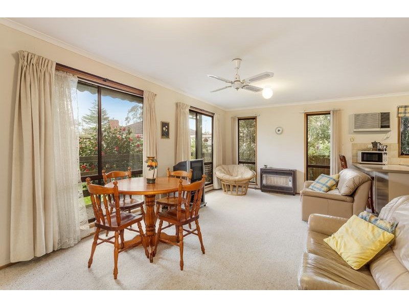 2/33 Orchard Grove, Blackburn South VIC 3130
