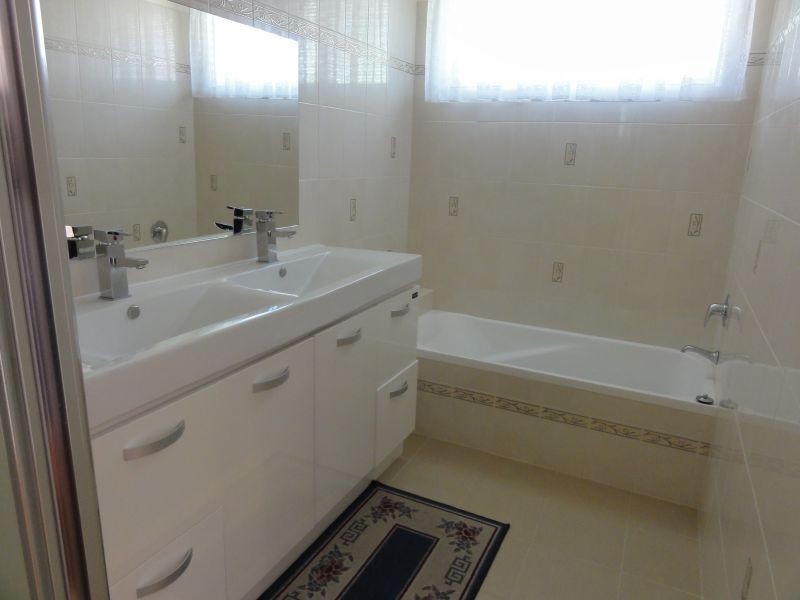 68 Lindisfarne Drive, Burwood East VIC 3151