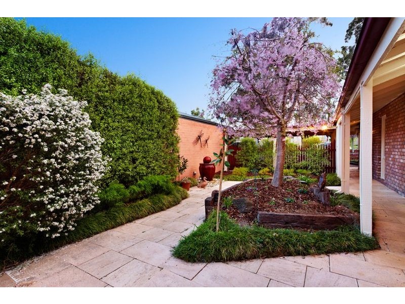 27 Minchinbury Drive, Vermont South VIC 3133