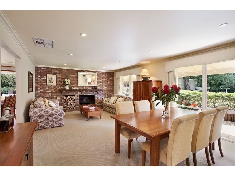 27 Minchinbury Drive, Vermont South VIC 3133