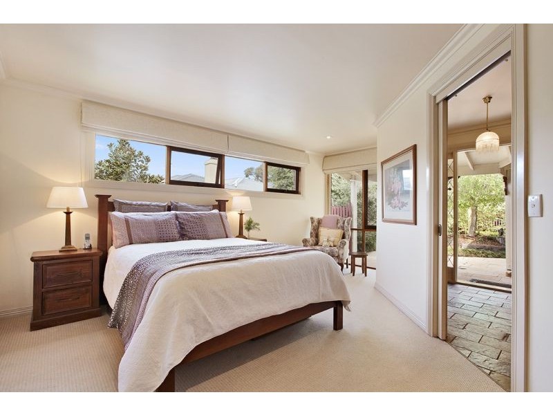 27 Minchinbury Drive, Vermont South VIC 3133