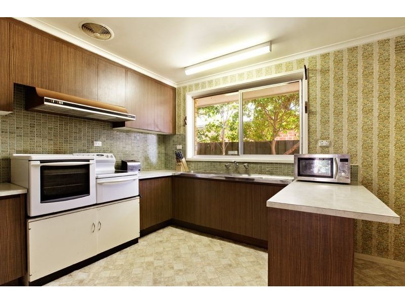 8 Andrew Street, Forest Hill VIC 3131