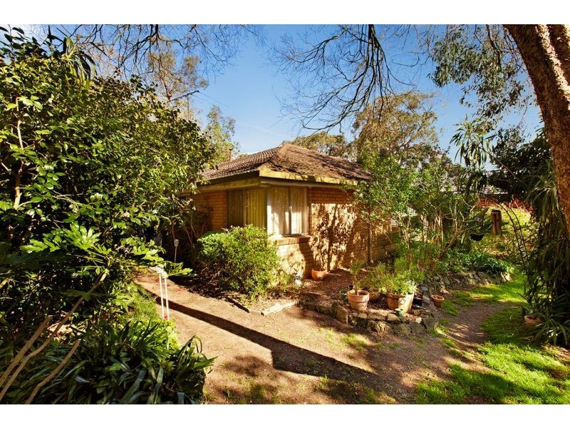 8 Andrew Street, Forest Hill VIC 3131