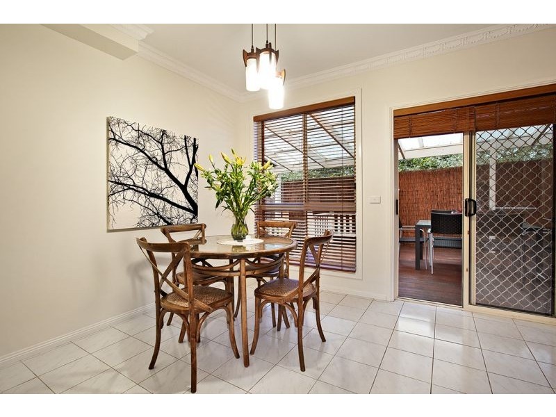 2/9 Barrina Street, Blackburn South VIC 3130