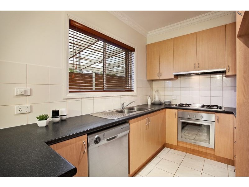 2/9 Barrina Street, Blackburn South VIC 3130