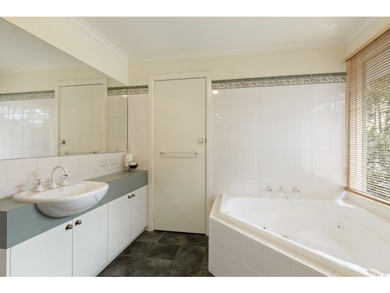 41 Glen Ebor Avenue, Blackburn VIC 3130