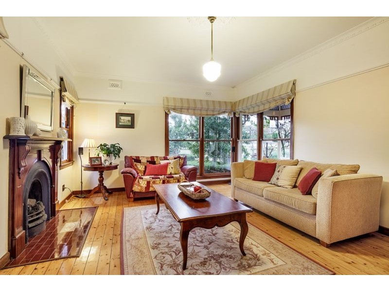 22 Rosstrevor Crescent, Mitcham VIC 3132