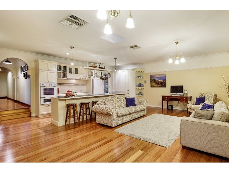 22 Rosstrevor Crescent, Mitcham VIC 3132