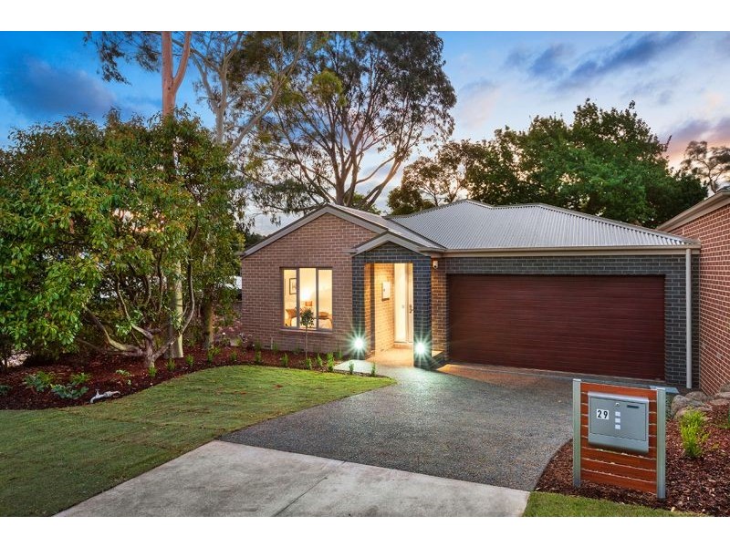 29 Through Road, Ringwood North VIC 3134