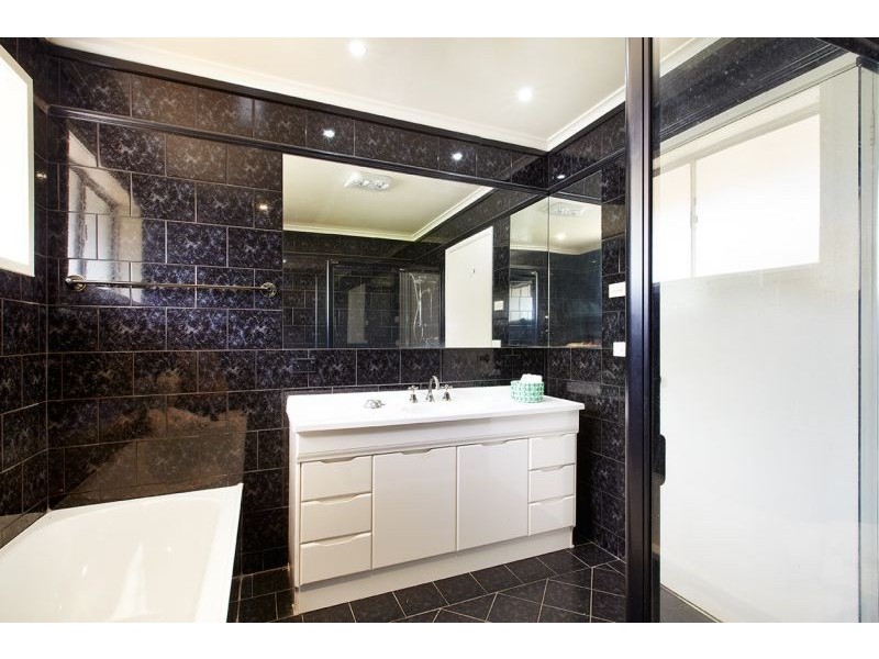 1/18 Panorama Drive, Forest Hill VIC 3131