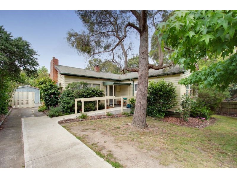 2 Tyrrell Avenue, Blackburn VIC 3130