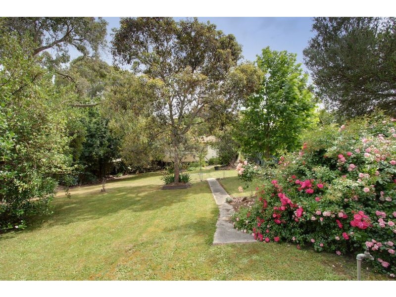 2 Tyrrell Avenue, Blackburn VIC 3130