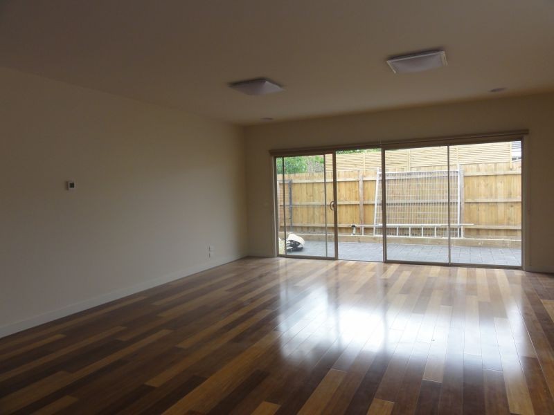 2/12 Rishon Avenue, Blackburn South VIC 3130