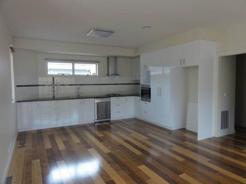 2/12 Rishon Avenue, Blackburn South VIC 3130