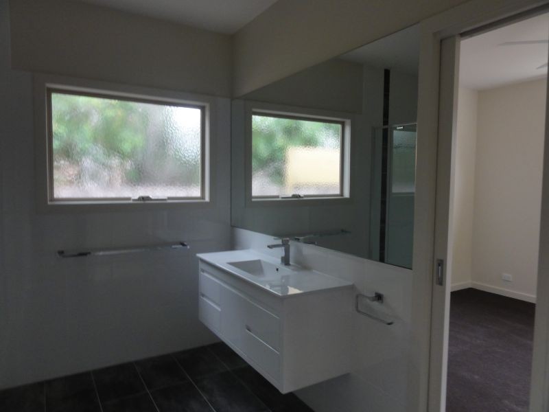 2/12 Rishon Avenue, Blackburn South VIC 3130