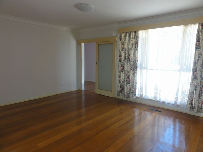 7 Lorraine Drive, Burwood East VIC 3151