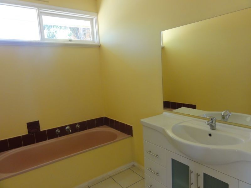 7 Lorraine Drive, Burwood East VIC 3151