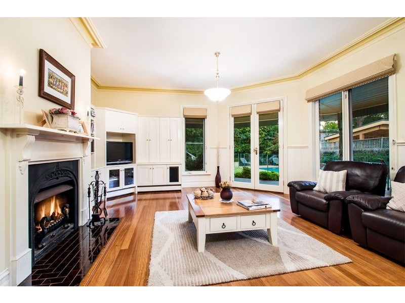 32 Glen Ebor Avenue, Blackburn VIC 3130