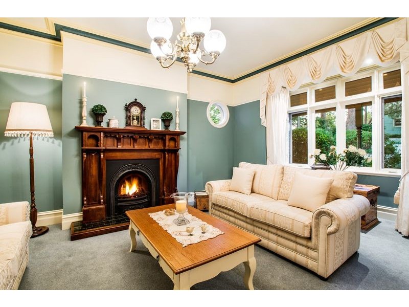 32 Glen Ebor Avenue, Blackburn VIC 3130