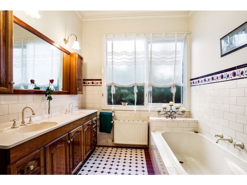 32 Glen Ebor Avenue, Blackburn VIC 3130