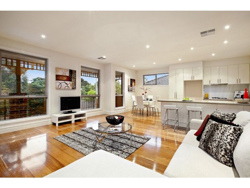 13 Downing Street, Blackburn VIC 3130