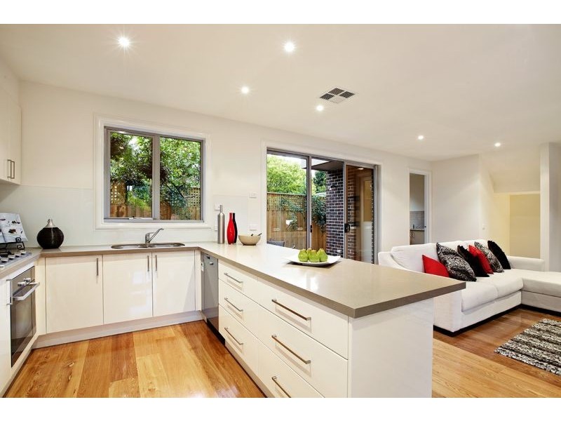 13 Downing Street, Blackburn VIC 3130