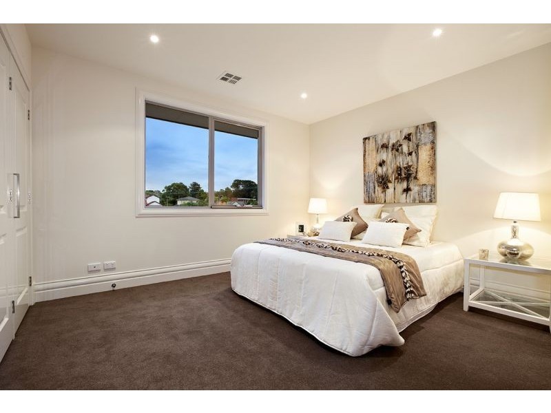 13 Downing Street, Blackburn VIC 3130