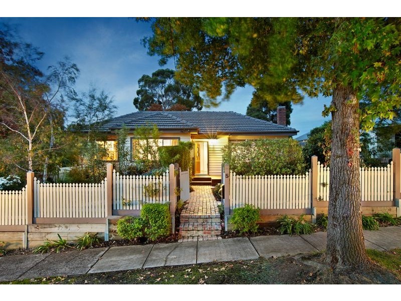 5 Essex Street, Blackburn North VIC 3130
