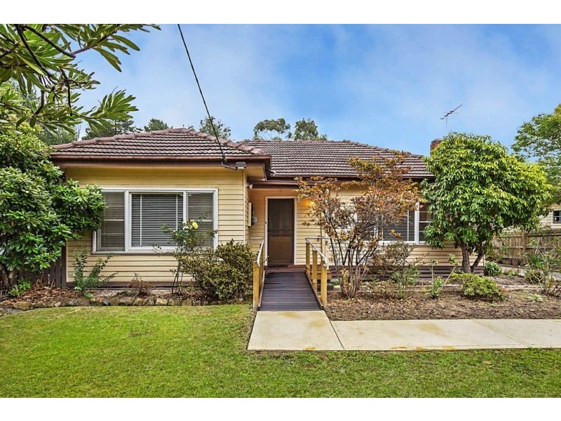 16 Downing Street, Blackburn VIC 3130