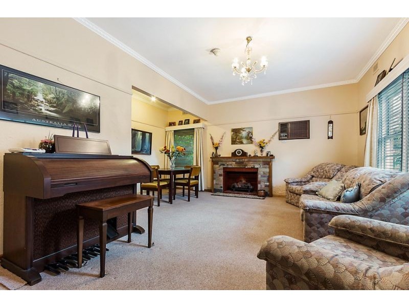 16 Downing Street, Blackburn VIC 3130