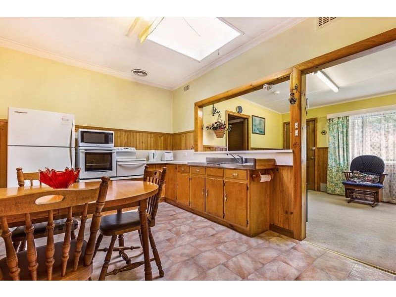 16 Downing Street, Blackburn VIC 3130