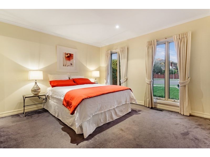 58 Robinlee Avenue, Burwood East VIC 3151