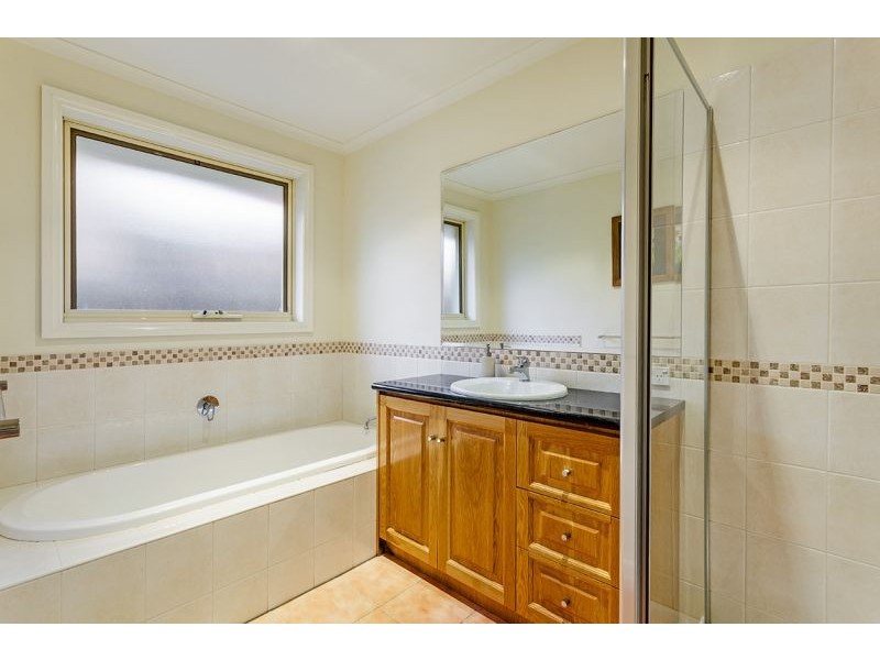 58 Robinlee Avenue, Burwood East VIC 3151