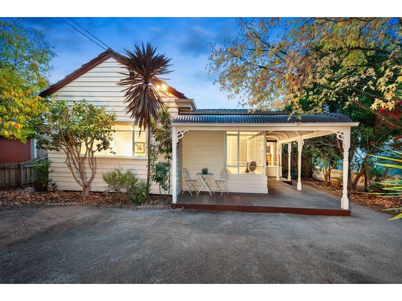 18 Pope Road, Blackburn VIC 3130