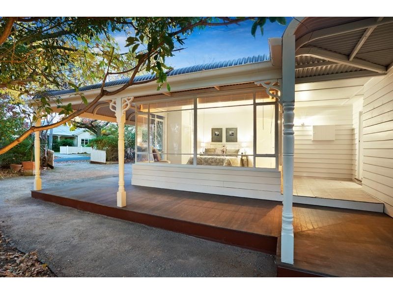 18 Pope Road, Blackburn VIC 3130