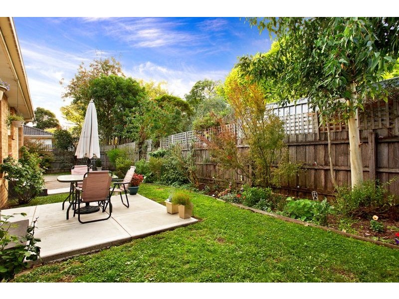 2/25 Old Lilydale Road, Ringwood East VIC 3135