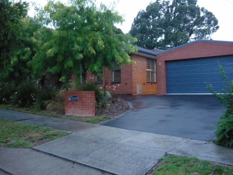 32 Orna Street, Ferntree Gully VIC 3156