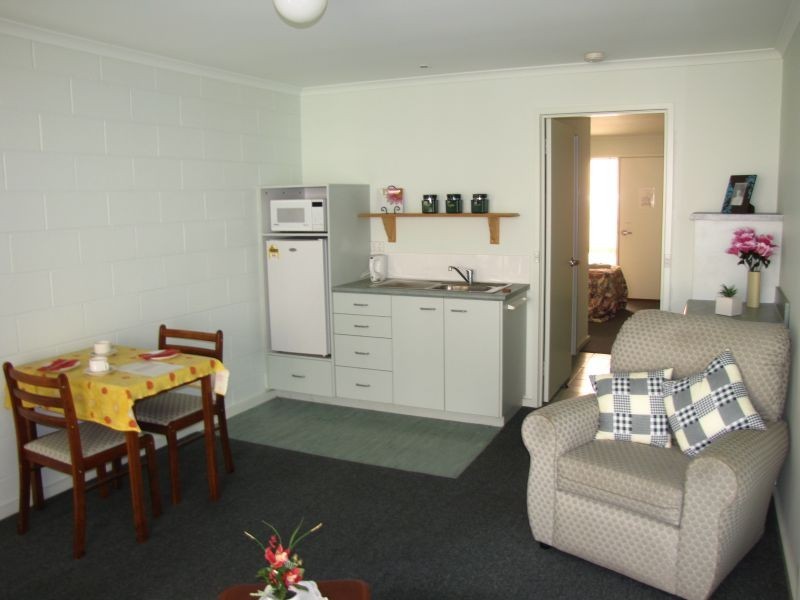 Units 8 11 17 30 31 33 34 44/27-29 Moore Street, Moe VIC 3825
