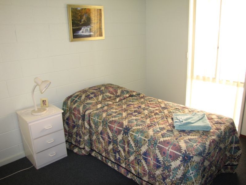 Units 8 11 17 30 31 33 34 44/27-29 Moore Street, Moe VIC 3825